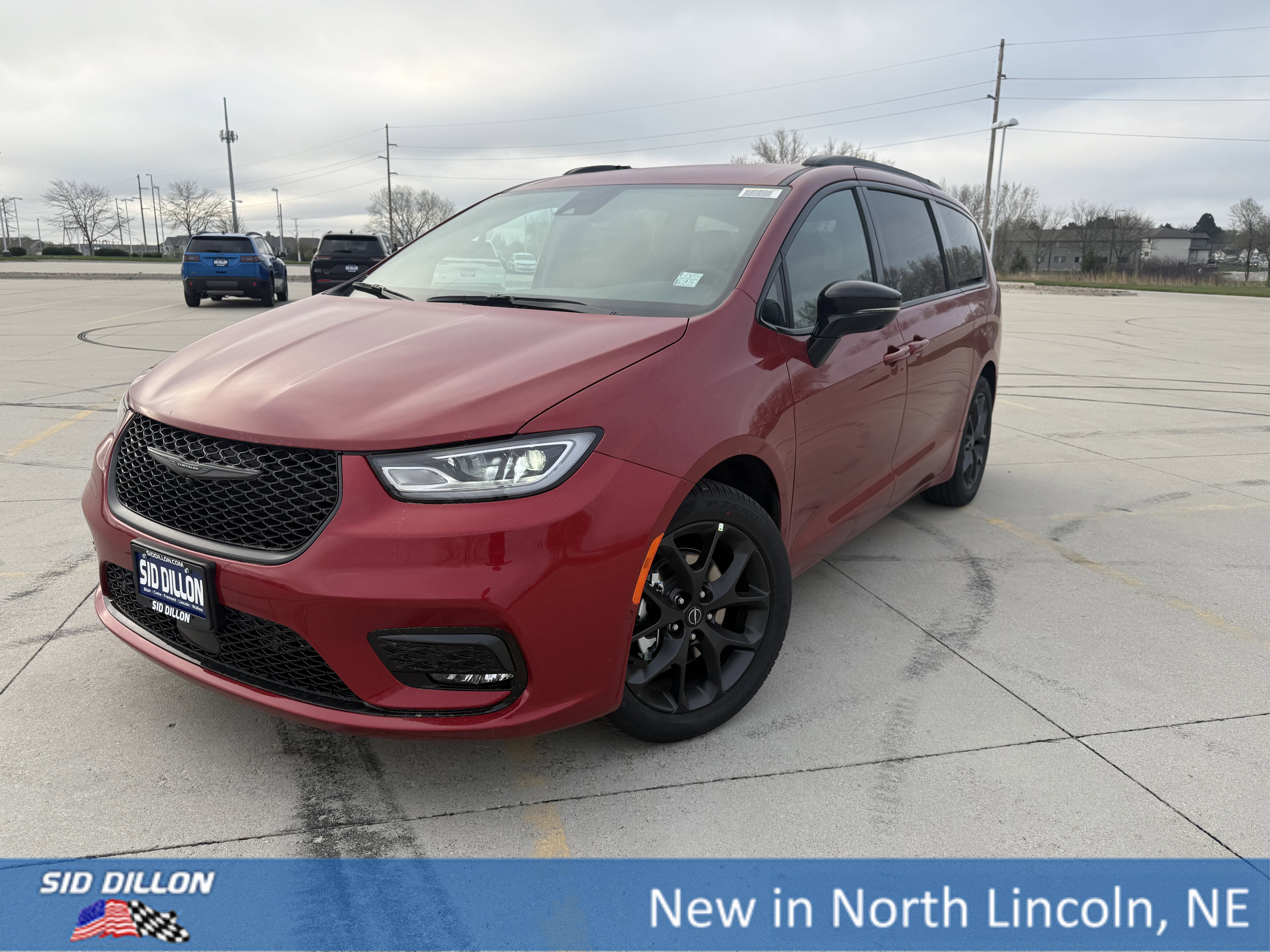 2026 Chrysler Pacifica Select's photo