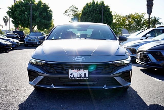 Used 2025 Gray Hyundai SEL Sport image 4