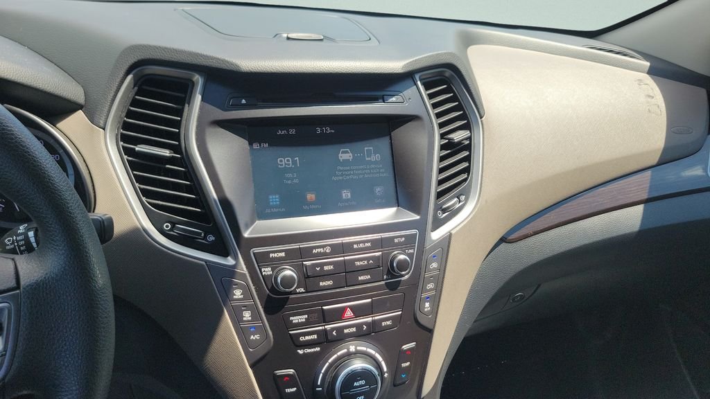 Used 2017 White Hyundai SE image 14