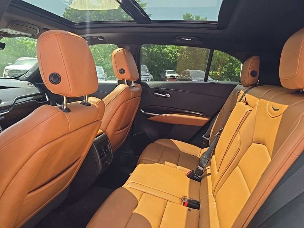 Used 2019  Cadillac Sport image 6