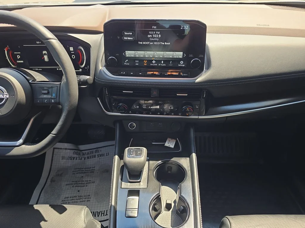 Used 2023 Gold Nissan Platinum image 13