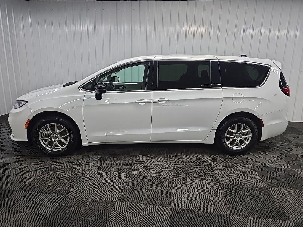 Used 2024 White Chrysler Touring L image 5