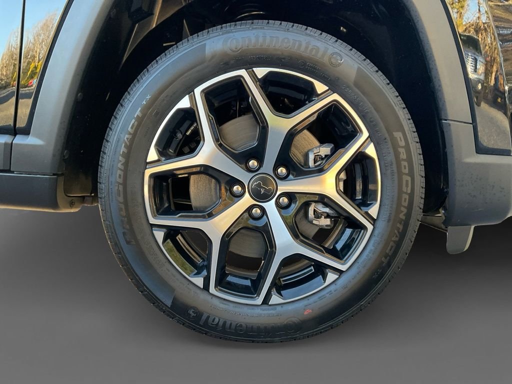 New 2026 Diamond Black Crystal Pearl-Coat Exterior Paint Jeep Limited image 16