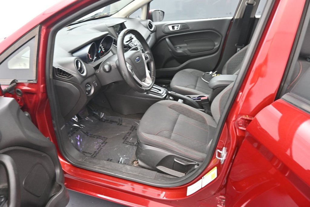 Used 2015 Red Ford SE image 13