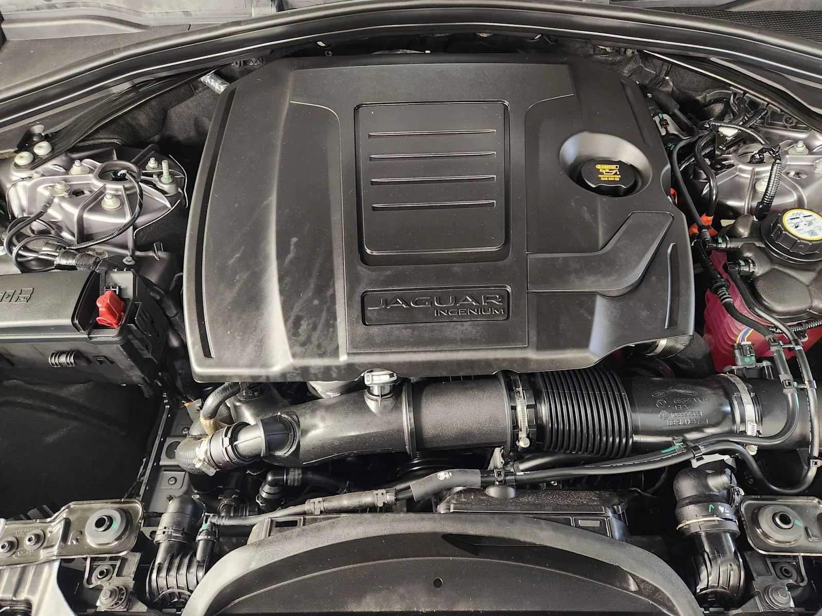New 2026 Eiger Grey Metallic Jaguar R-Dynamic S image 55