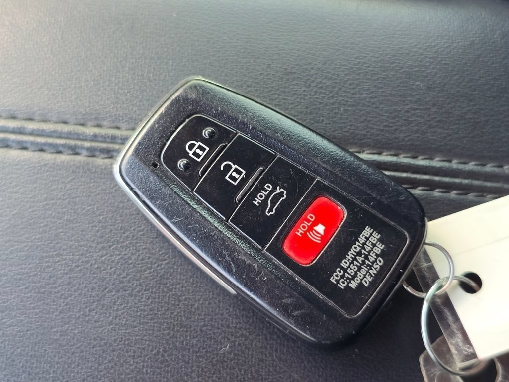 Used 2019 Midnight Black Metallic Toyota XLE image 36
