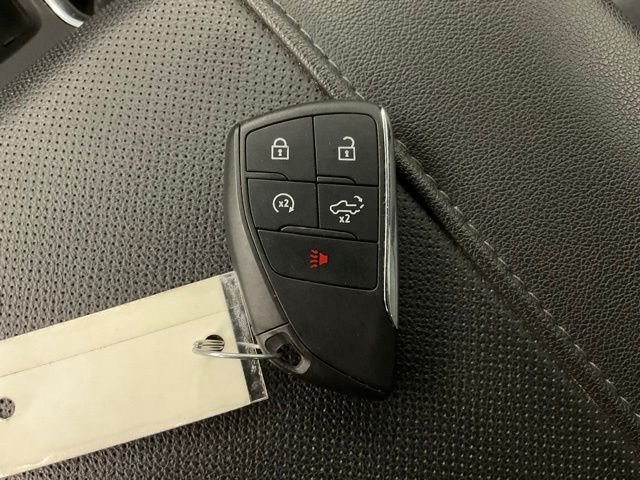 Used 2024 Silver GMC SLT image 27