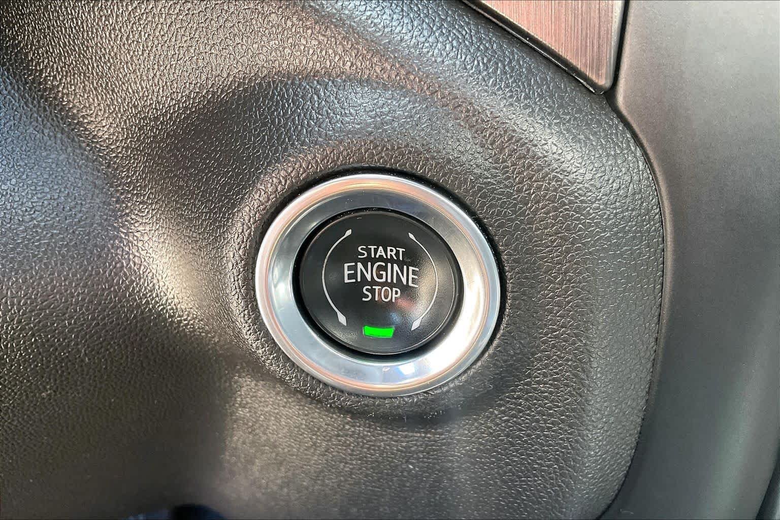 Used 2020 ONYX BLACK GMC AT4 image 30