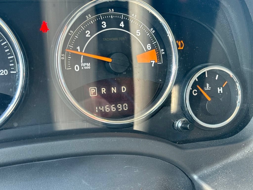 Used 2016  Jeep Latitude image 33