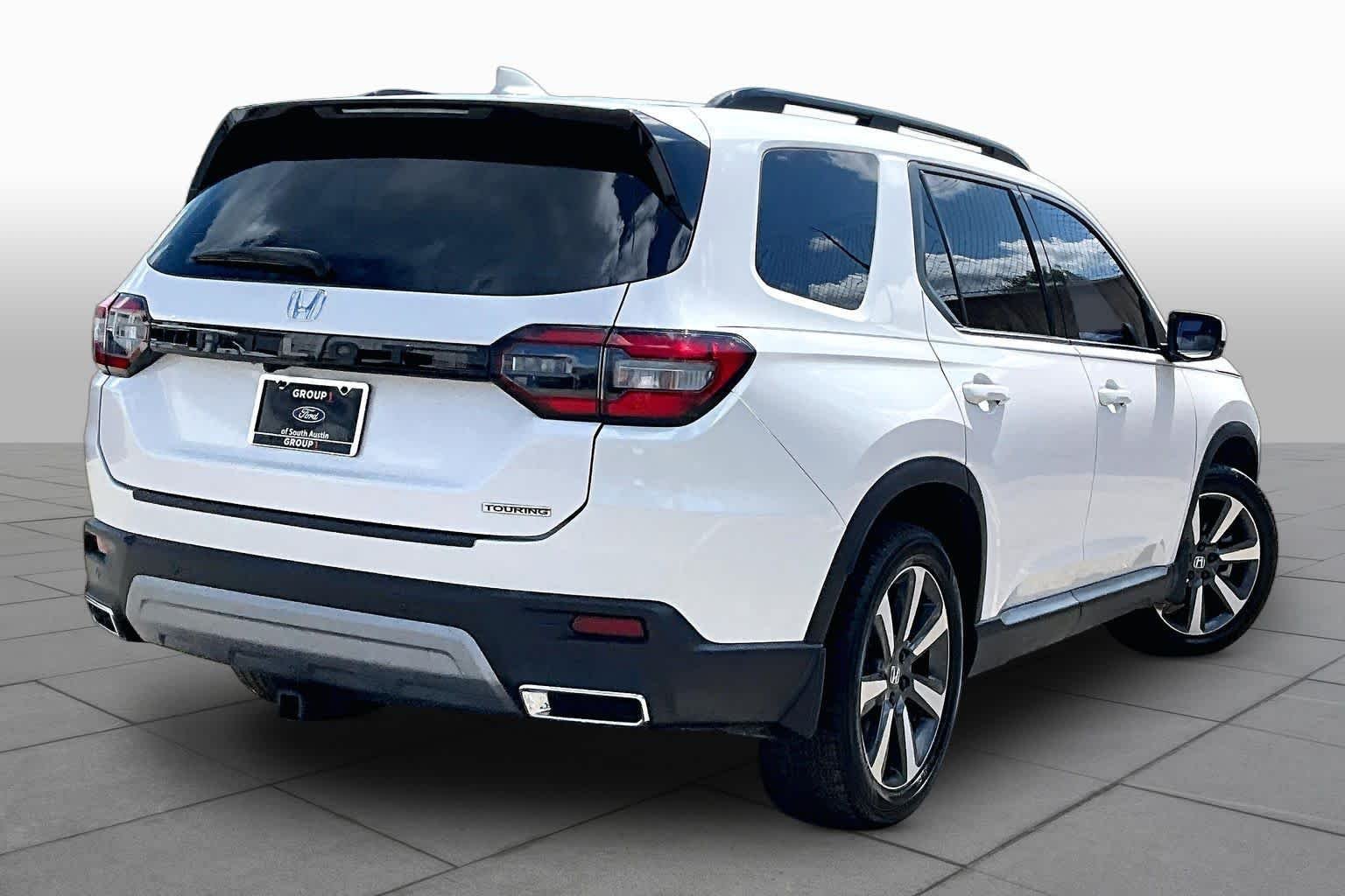 Used 2023 Platinum White Pearl Honda Touring image 13