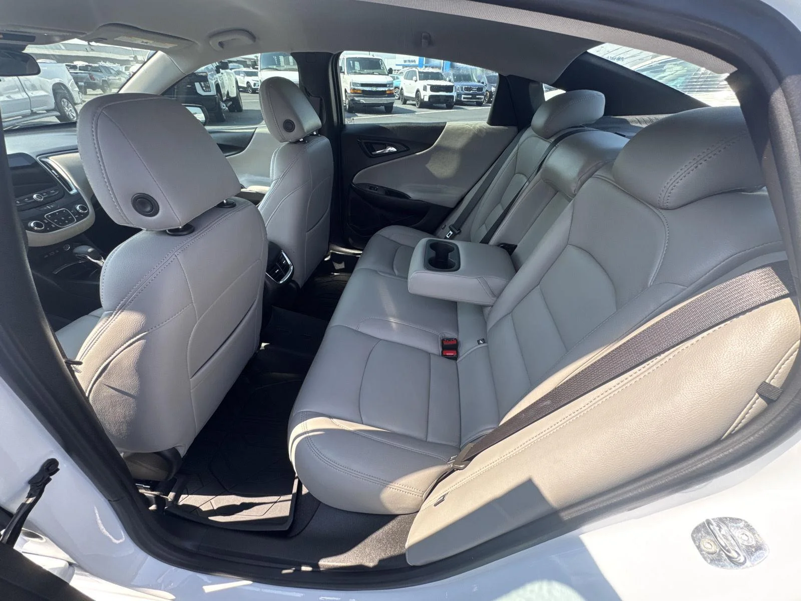 Used 2023 SUMMIT WHITE Chevrolet LT image 9