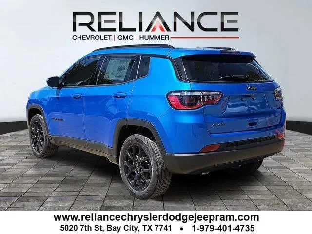 New 2026 Hydro Blue Pearl-Coat Exterior Paint Jeep Latitude image 5