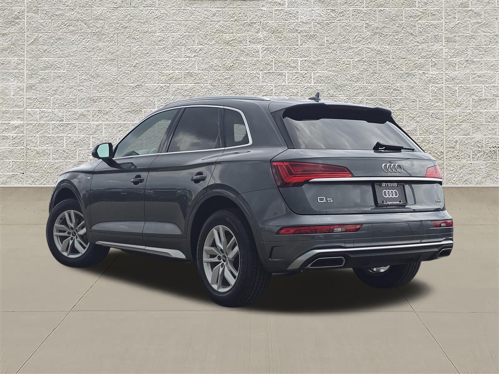 Used 2023 Daytona Gray Pearl Effect Audi S line Premium image 5