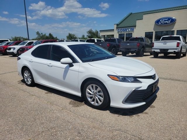 Used 2024 Ice Toyota LE image 17
