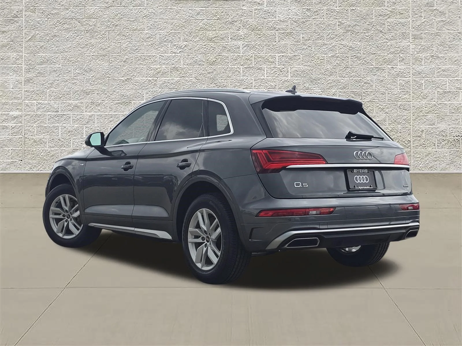 Certified Used 2023 Daytona Gray Pearl Effect Audi S line Premium image 5