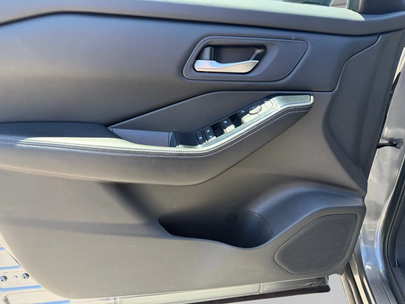 2024 Nissan Rogue SV - Photo 10