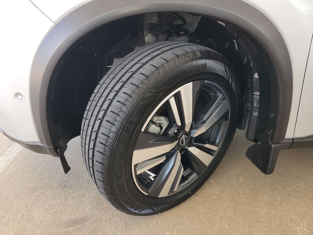 Certified Used 2022 Silver Nissan SL image 31