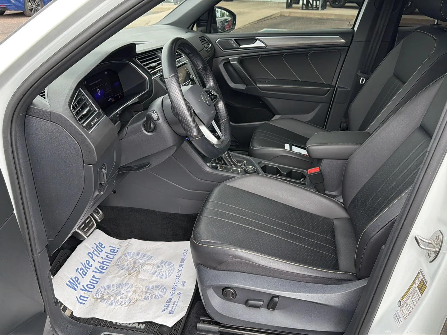 Used 2022 Oryx White Pearl Volkswagen SE R-Line Black image 11