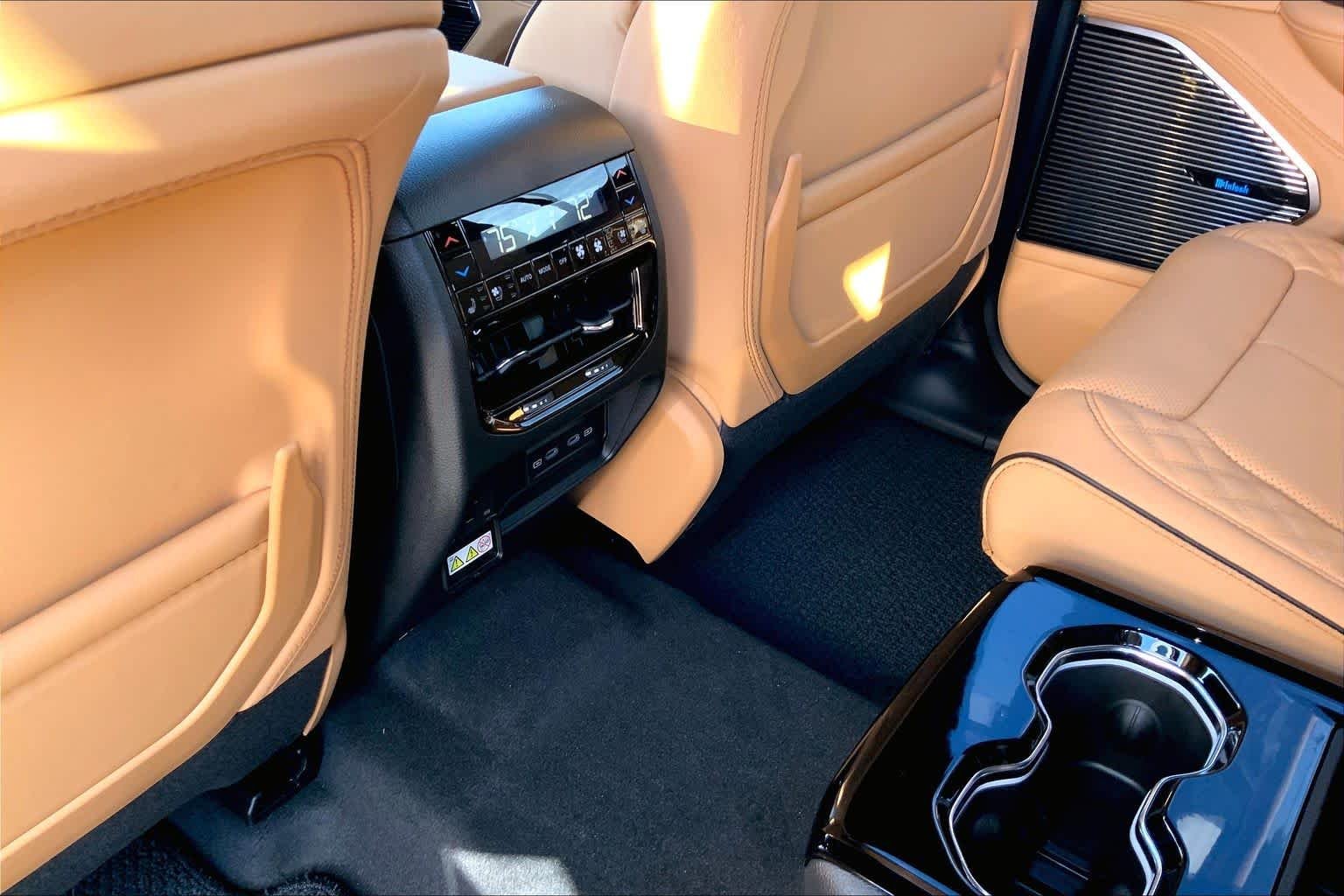 New 2027 Fathom Blue Pearl-Coat Paint Jeep Summit image 18