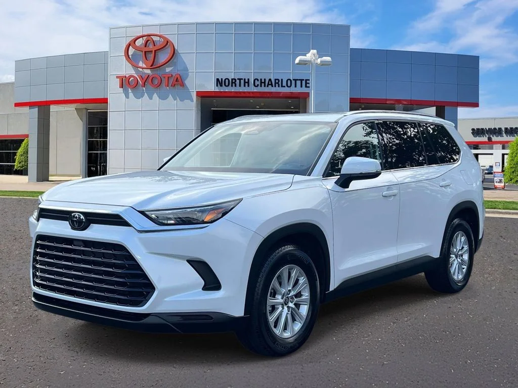 Used 2025 Beige Toyota XLE image 4