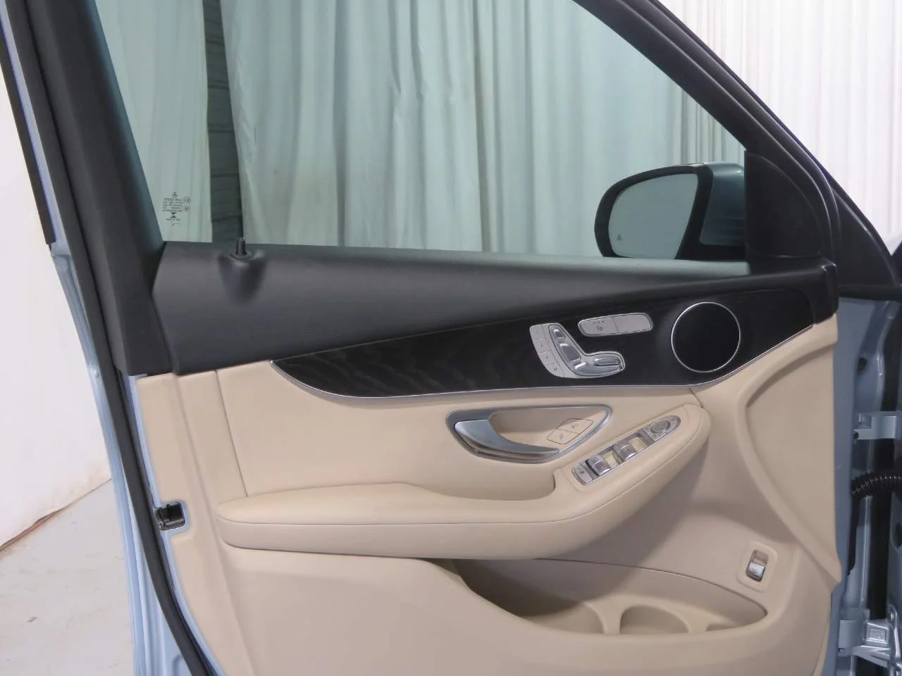 Used 2018 Lunar Blue Metallic Mercedes-Benz GLC 300 image 16