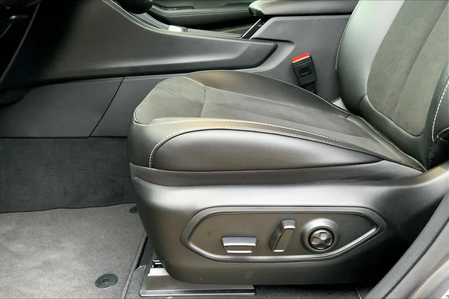 New 2026 Baltic Gray Metallic Clear-Coat Exterior Paint Jeep Laredo Altitude image 18