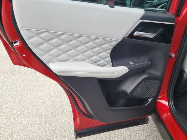 Used 2023 Red Mitsubishi SEL image 12