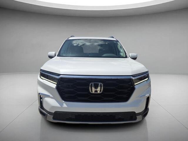 Used 2025 Platinum White Pearl Honda Touring image 8