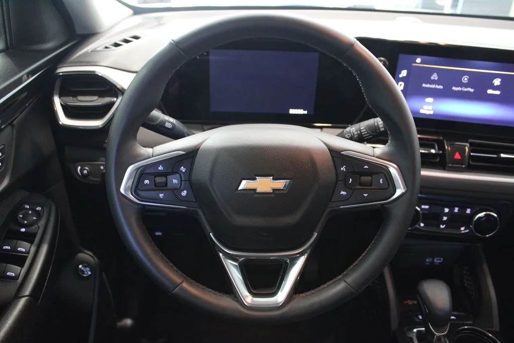 Used 2025 White Chevrolet LT image 22