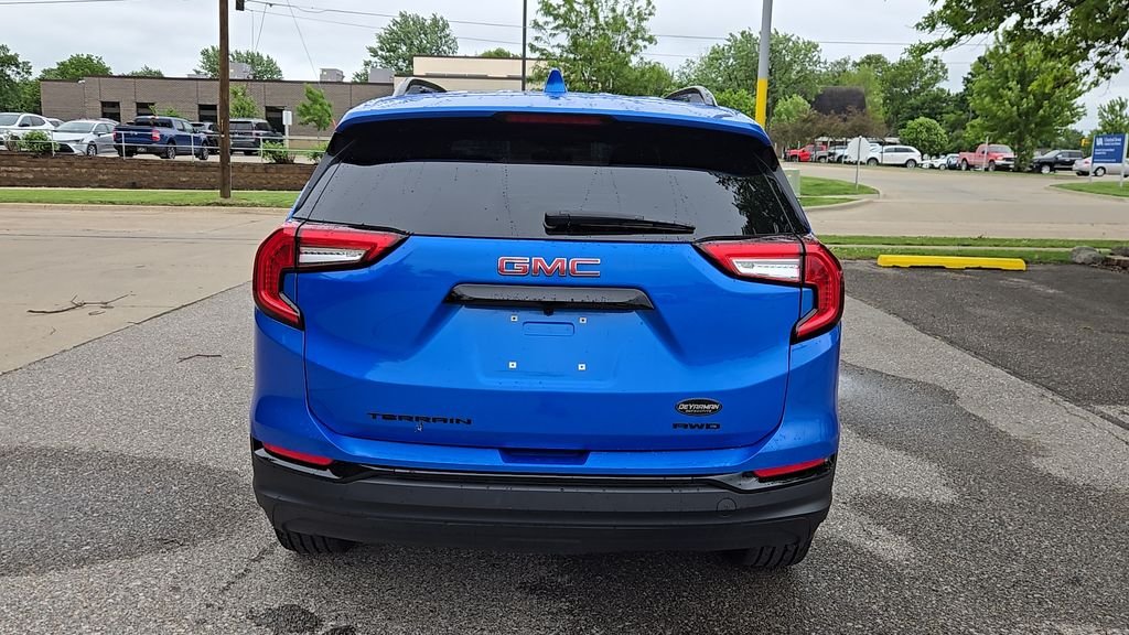 Used 2024 Blue GMC SLE image 29