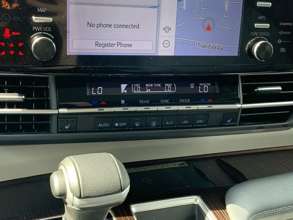 Used 2023  Toyota XLE image 24