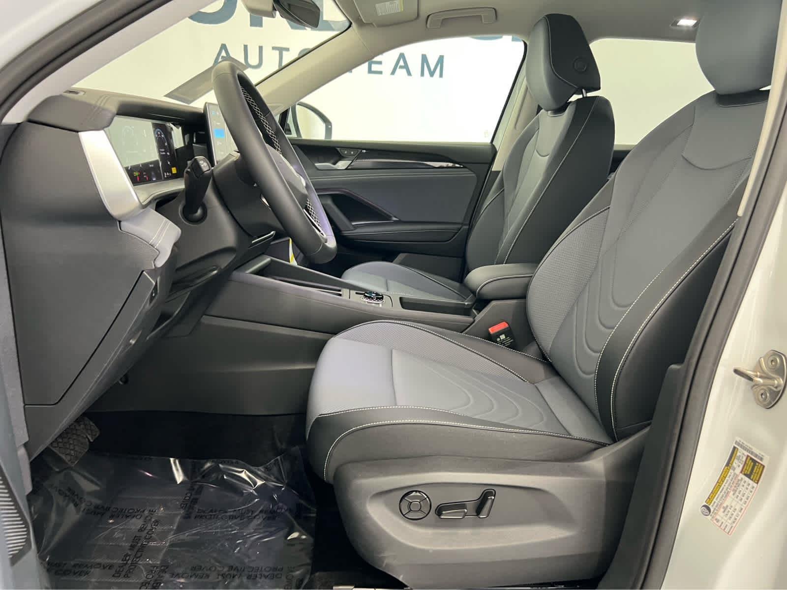 New 2026 Pure White Volkswagen SE image 12