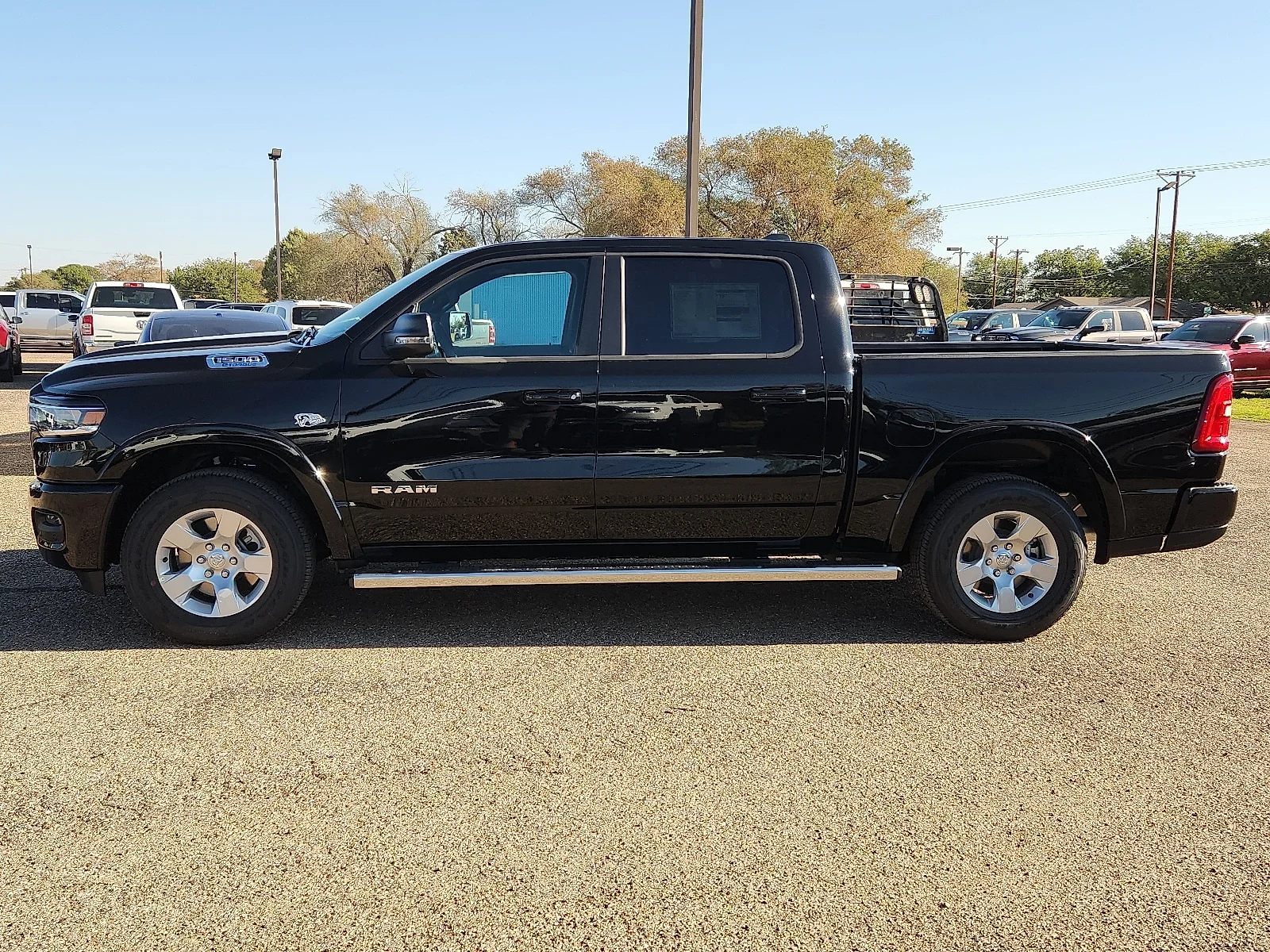 New 2027 PXJ Diamond Bla Ram BIGHORN/LONESTAR CREW 4X2 image 2