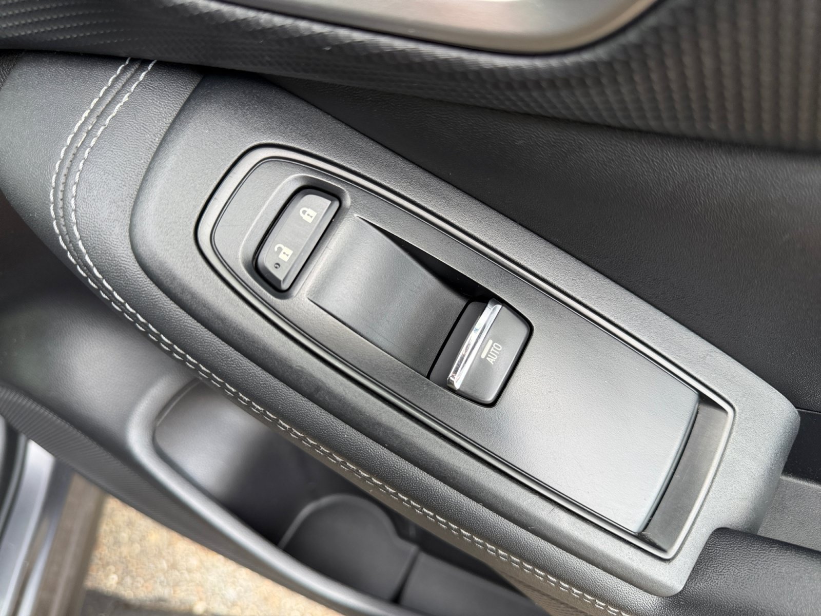 Used 2020 Magnetite Gray Metallic Subaru Limited image 34