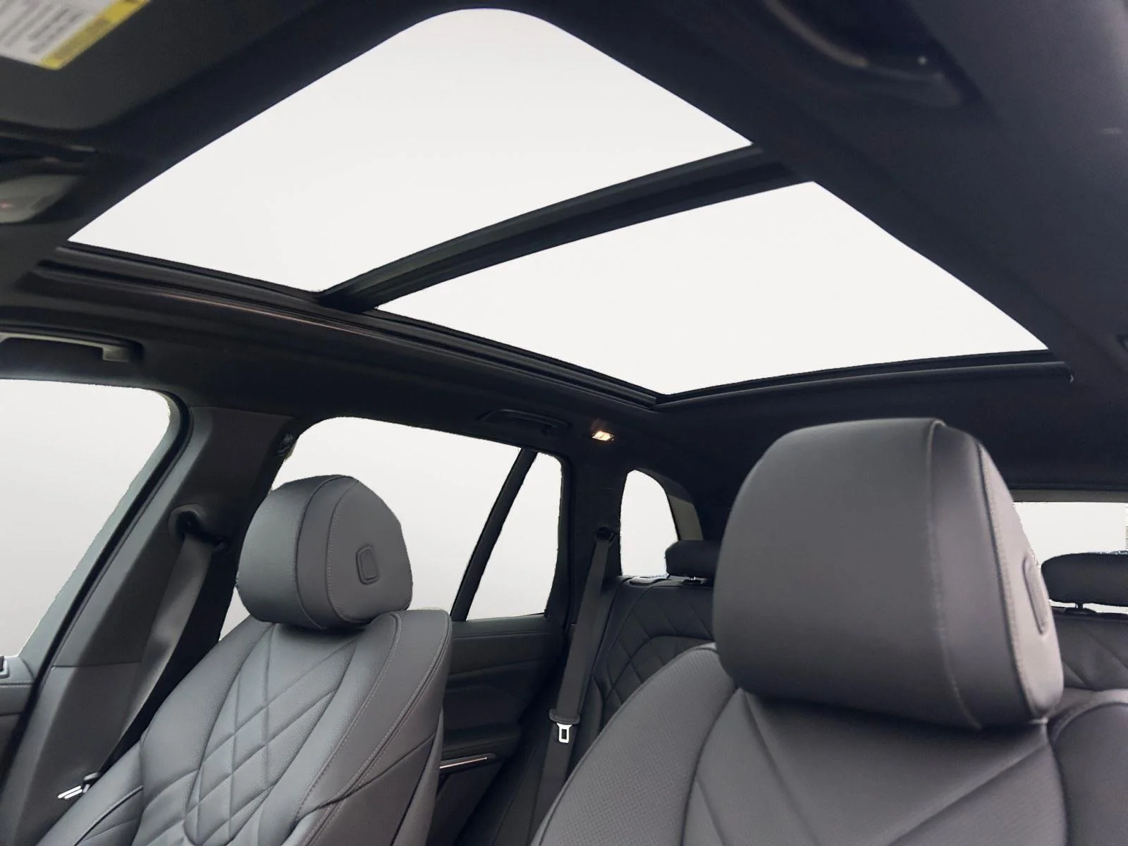 Used 2024 Skyscraper Grey Metallic BMW xDrive40i image 16
