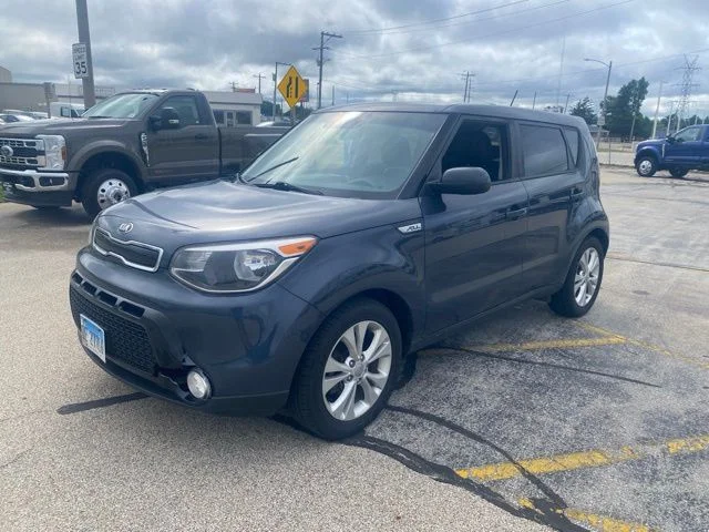 Used 2016 Blue Kia Plus image 1