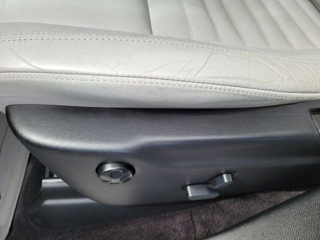Used 2018 Bright White Clearcoat Jeep Limited image 15