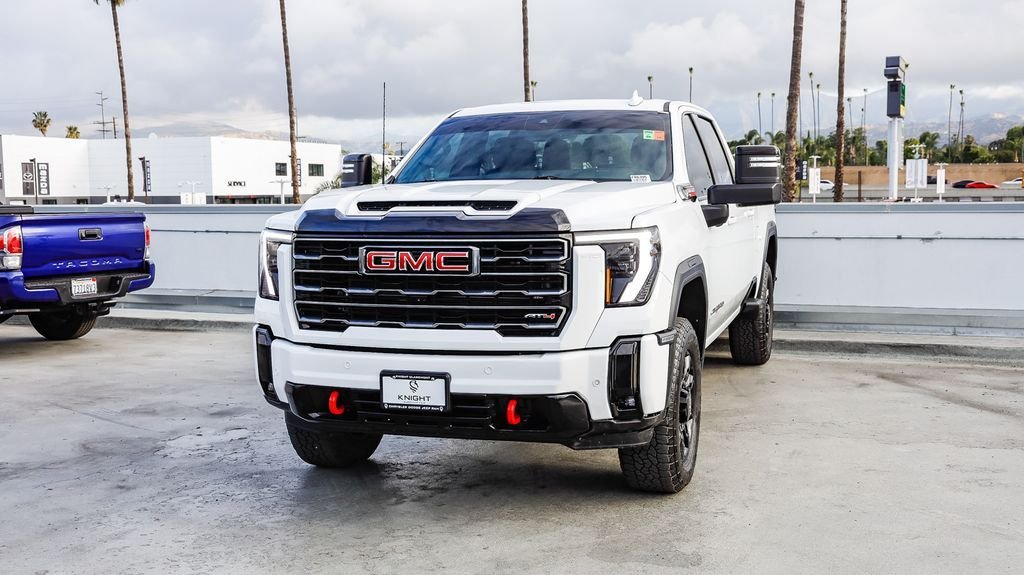 Used 2025 Summit White GMC AT4 image 4