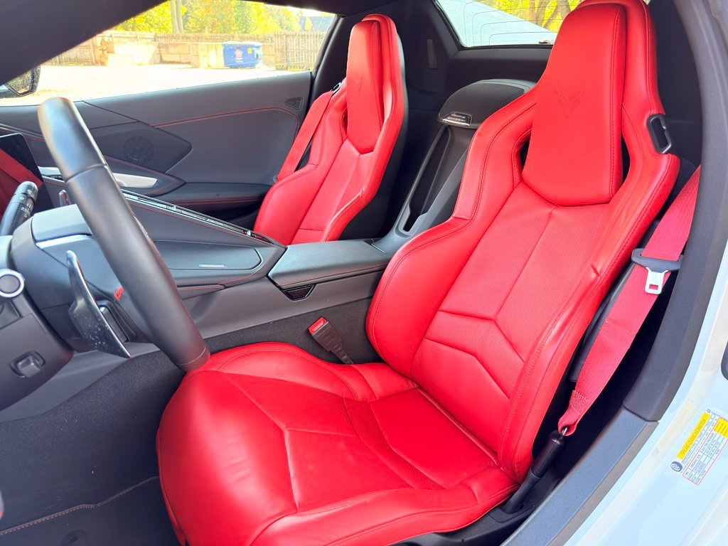 Used 2021 White Chevrolet Stingray image 2