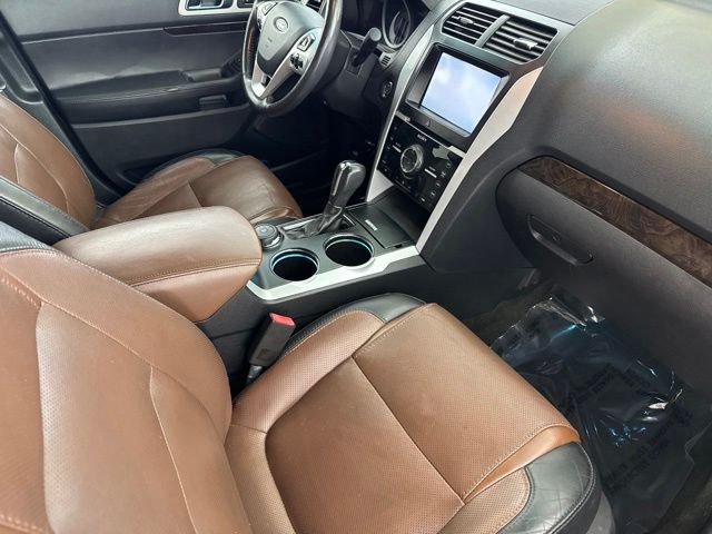 Used 2014 Black Ford Limited image 25