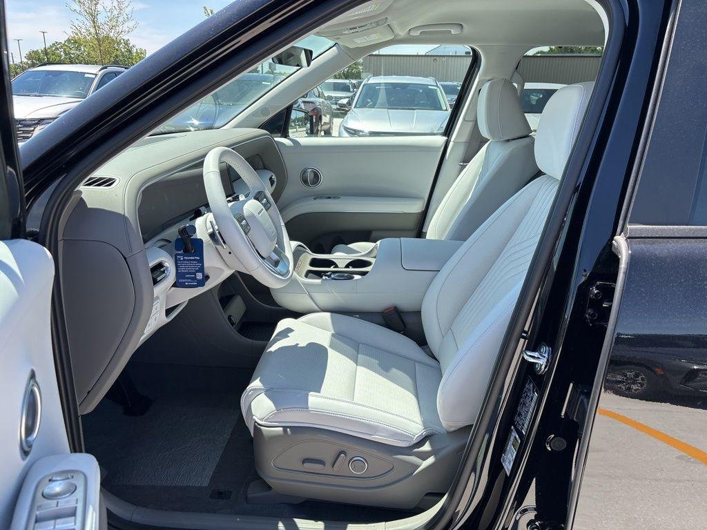 New 2026 Abyss Black Hyundai SEL 8P image 17