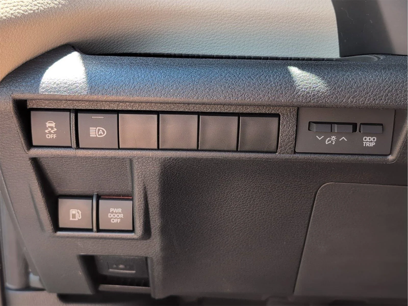 Used 2024 Windchill Pearl Toyota XLE image 27