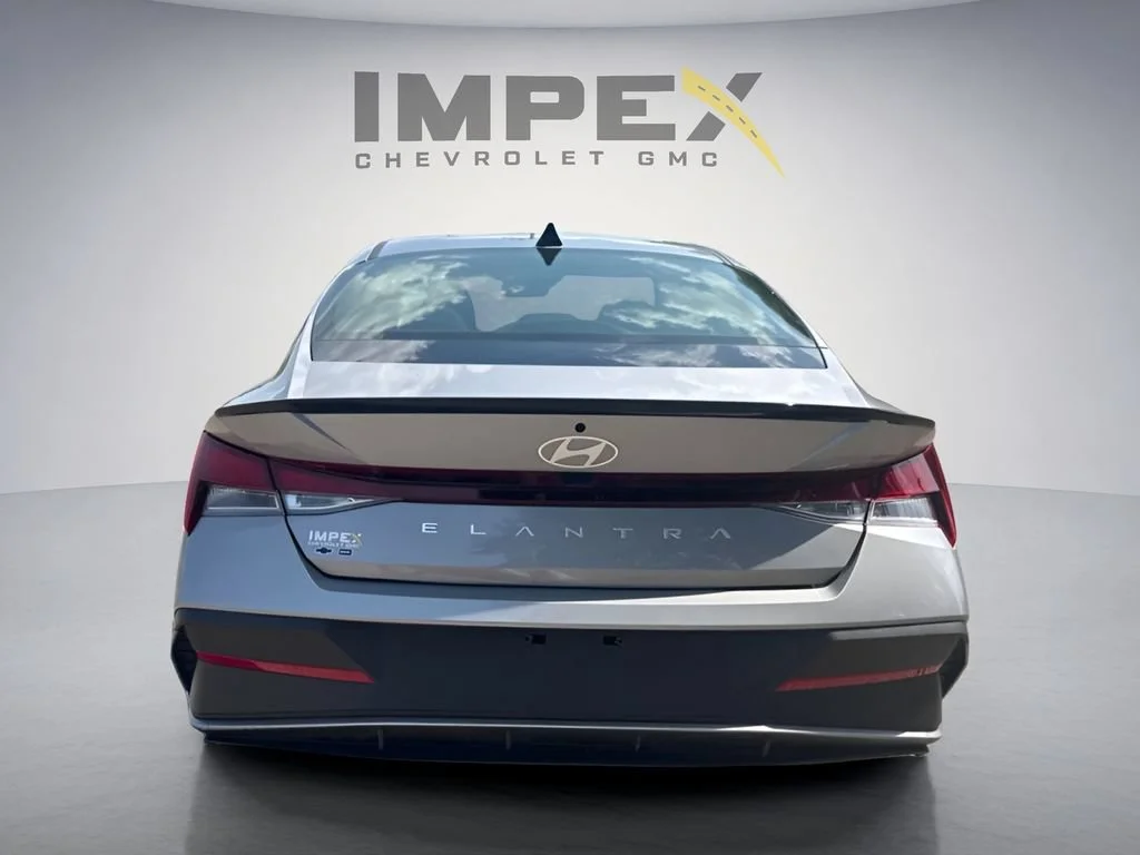 Used 2026 Silver Hyundai SEL Sport image 4