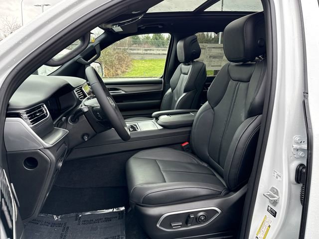 New 2026 Bright White Clear-Coat Exterior Paint Jeep Limited Reserve image 17