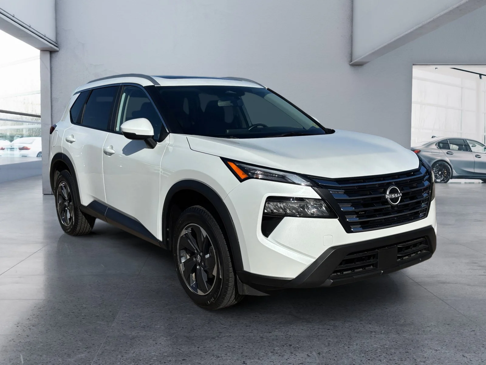 Used 2025 White Nissan SV Moonroof image 7