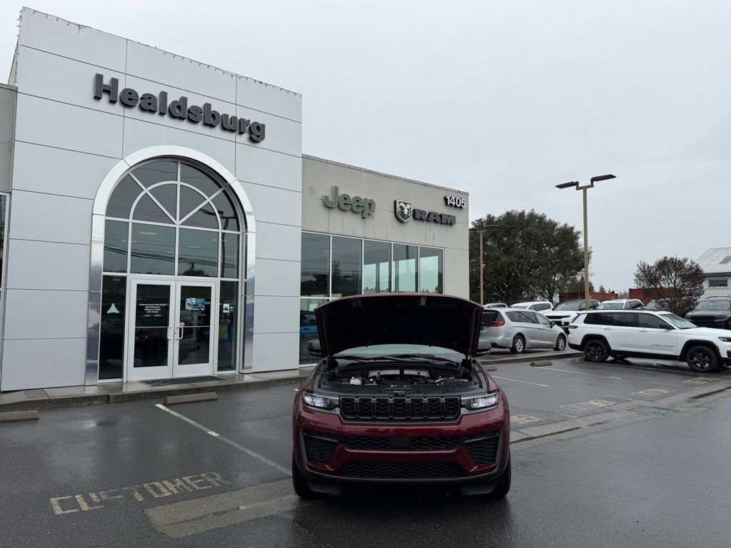 New 2026 Velvet Red Pearl-Coat Exterior Paint Jeep Laredo Altitude image 25