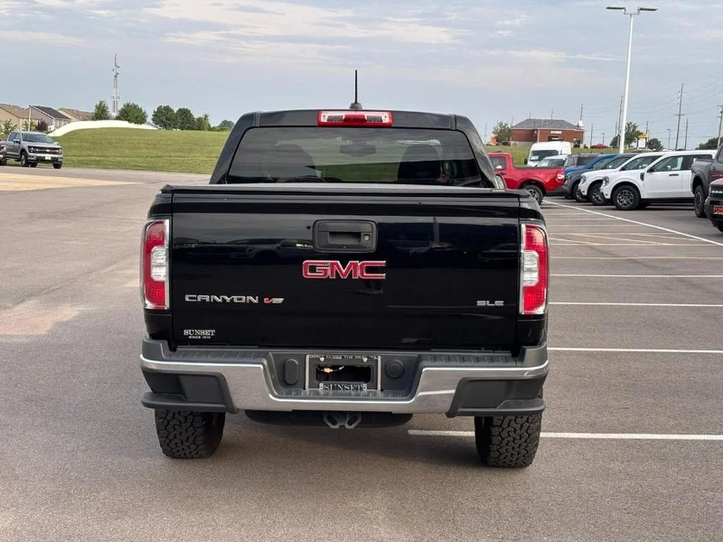 Used 2019 Onyx Black GMC 4WD SLE image 4