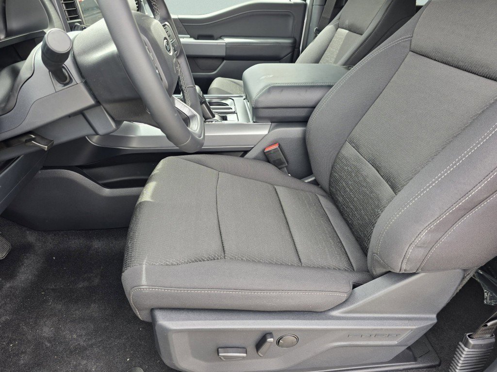 New 2026 Oxford White Ford XLT image 31