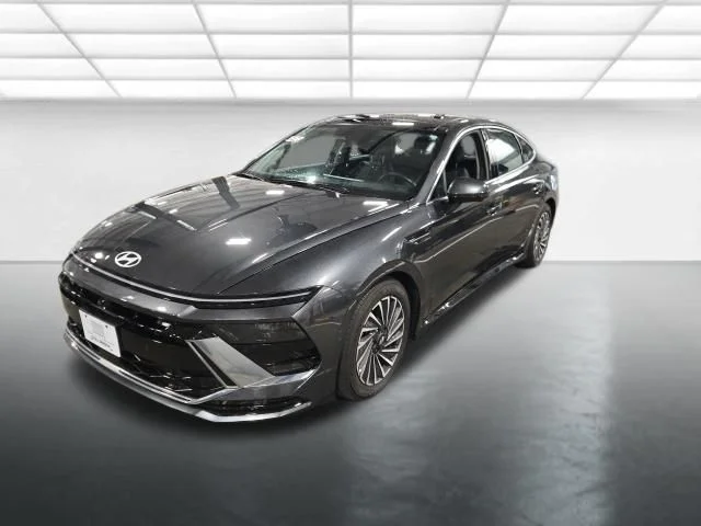 Used 2025 Gray Hyundai Limited image 9