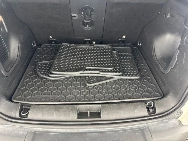 Used 2019 White Jeep Trailhawk image 30